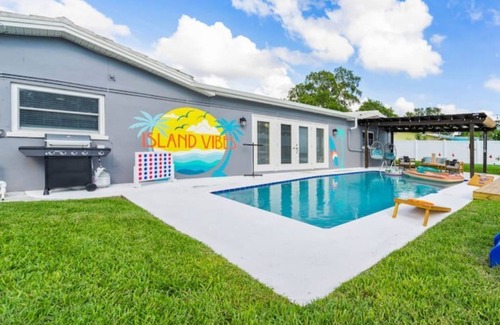 Clearwater House | Hot Tub, Heated Pool, Mini Golf Island Vibes