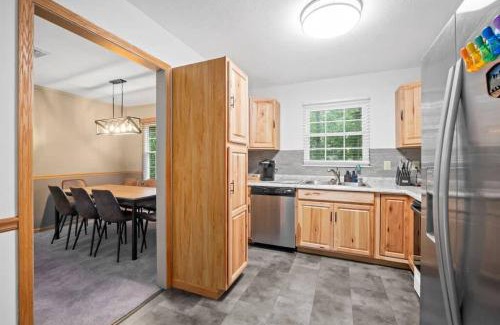 Summersville House | hot tub I game room I private deck I