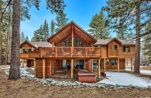 South Lake Tahoe House | *Hot Tub*Indoor Pool*One Block to Heavenly
