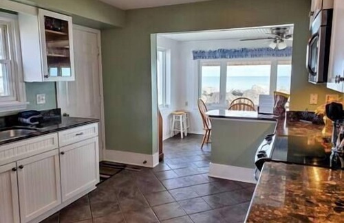 Oak Harbor House | Hot Tub-Lake Erie Beach House, Lake Front