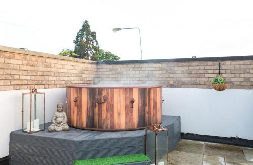 Dublin Villa | Hot Tub Luxe Villa In The Heart Of Dublin