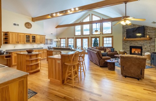 Whittier Cabin | Hot tub-Mountain View -Fire Pit-Pool Table & Ping Pong Table-