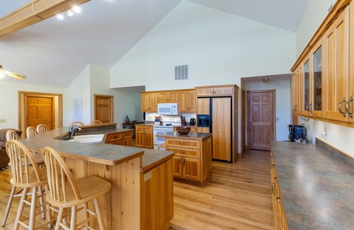 Whittier Cabin | Hot tub-Mountain View -Fire Pit-Pool Table & Ping Pong Table-
