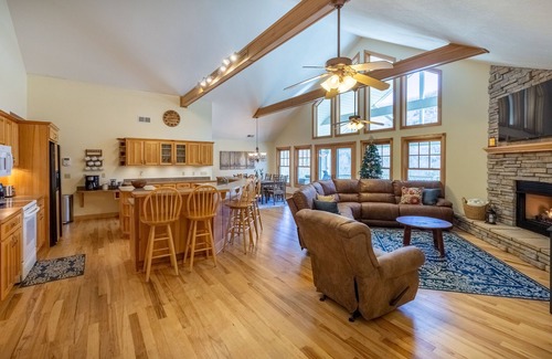 Whittier Cabin | Hot tub-Mountain View -Fire Pit-Pool Table & Ping Pong Table-