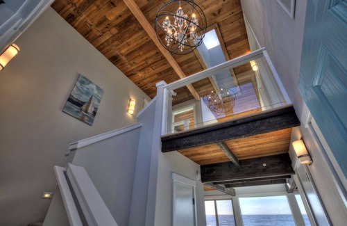 Oak Harbor House | Hot tub on the Beach with Super Fast Wi-Fi at Luna Shores