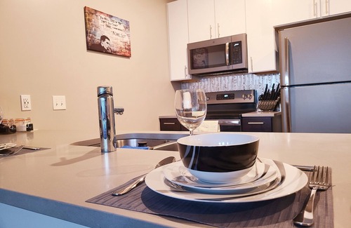 Soulard Apartment | Hot Tub Open- 3rd Floor Queen Suite w/View (323)