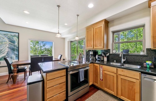 South Lake Tahoe Cabin | Hot Tub, Pet Friendly, 3 game rooms, Walk to Trailhead