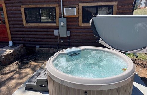Estes Park Cabin | Hot Tub! Spectacular Views, Completely Remodeled, Great Location, 5 min to RMNP