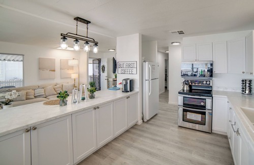 North Lakeport House | Hot Tub, Views & Dock! Playful Home on Clear Lake