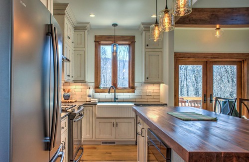 Swannanoa Cabin | Hot Tub Views, Pet-Friendly Privacy Near Asheville + Biltmore Pass