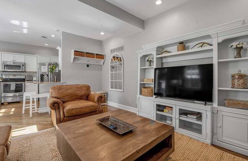 Hollywood - Mt. Vernon House | Hot Tub | Walk to Downtown | Patio | Fire Pit | Game Room