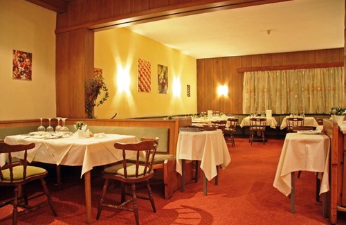 Sankt Anton am Arlberg Hotel | Hotel Mooserkreuz - INCL. LIFT PASS Double room/2 addl. beds, shower/wc, HB