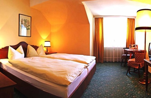 Sankt Anton am Arlberg Hotel | Hotel Mooserkreuz - INCL. LIFT PASS Double room/2 addl. beds, shower/wc, BB