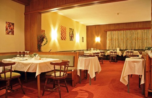 Sankt Anton am Arlberg Hotel | Hotel Mooserkreuz - INCL. LIFT PASS Double room/2 addl. beds, shower/wc, BB