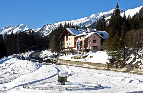 Sankt Anton am Arlberg Hotel | Hotel Mooserkreuz - INCL. LIFT PASS Double room/2 addl. beds, shower/wc, BB