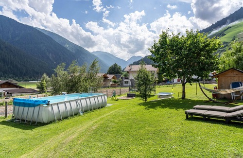 Pracupola Apartment | Hotel Apartment 'Naturresidenz Theistadl Apt201' with Lake View & Shared Pool