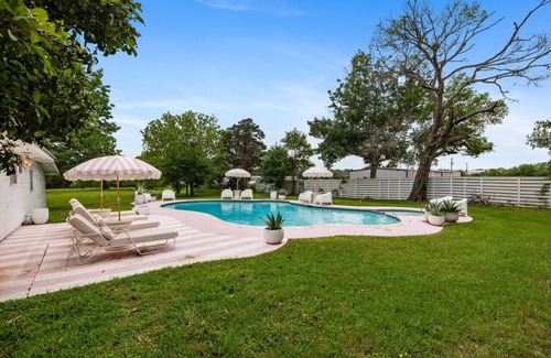 Round Top Hotel | Hotel Bebe | Pool Bungalow | Pool+Fire Pit
