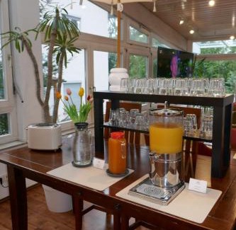 Backnang Hotel | Hotel Bitzer Backnang Zentrum 24h CHECK IN HIGHSPEED WIFI BAHNOF 500m