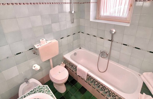 Brusimpiano Hotel | Hotel Caroline