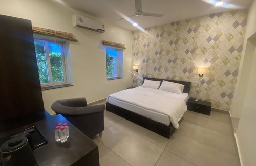 C-Scheme Bed & Breakfast | HOTEL CEDAR - A luxury Home StaynLocated in Center Of Jaipur.n