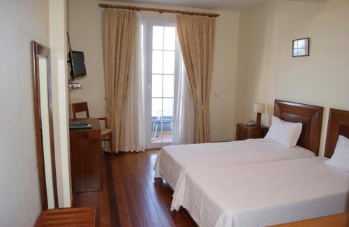 Porto da Cruz Hotel | Hotel Costa Linda