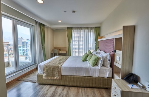 Kathmandu Hotel | Hotel Crowne Imperial