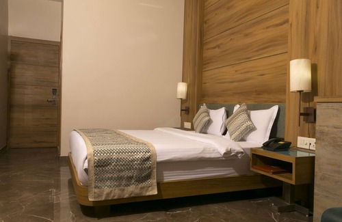 Jamnagar Hotel | HOTEL HIRISA Unit Hotel Fortune Palace