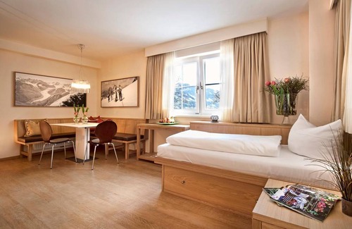Mayrhofen Apartment | Hotel ∙ Hotel Apartments Neuhaus - INCL. LIFT PASS Apartment, sleeps 4 (approx. 55 m², max. 3 adults 1 child), HB PLUS