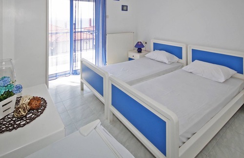 Pirgadikia House | Hotel in the heart of pirgadikias Center&Port!