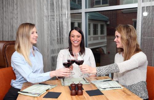 Naperville Hotel | Hotel Indigo Naperville Riverwalk by IHG