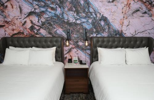 Naperville Hotel | Hotel Indigo Naperville Riverwalk by IHG