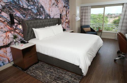 Naperville Hotel | Hotel Indigo Naperville Riverwalk by IHG
