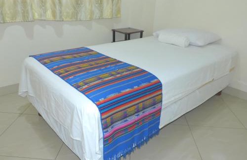 Guayaquil House | Hotel Jeshua Simmonds
