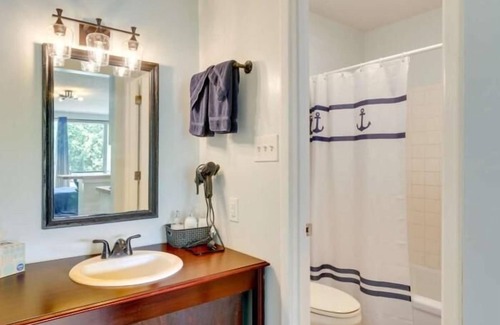 Eutawville Hotel | Hotel Lakefront Queen With Kitchenette - Hotel Lakefront Queen with Kitchenette