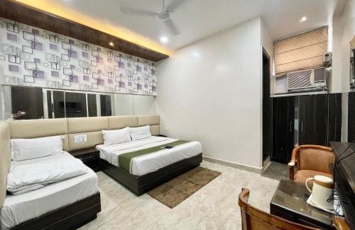 Haridwar Hotel | HOTEL LE GRACE ! HARIDWAR होटल ले ग्रेस, ஹோட்டல் லீ கிரேஸ் fully-Air-Conditioned-hotel, lift-wifi-and-Parking-availability near Ganga Ghaat and Mansa Devi Temple
