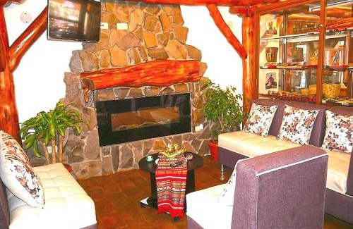 Latacunga Hotel | Hotel Maderanegra By Huasicama