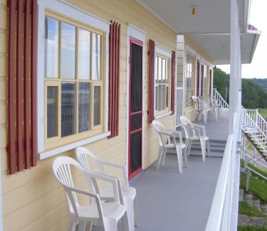 Riviere la Madeleine Hotel | Hotel Motel Bon Accueil
