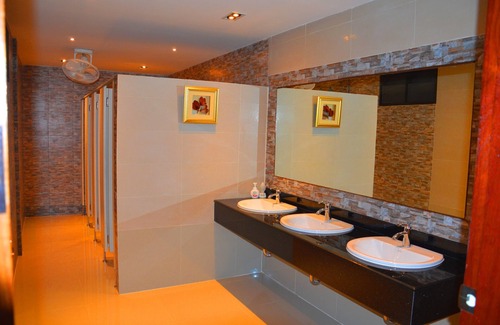 Thap Yao Hotel | Hotel near Suvarnabhumi Airport, 15 minutes drive.We service 24 hours.