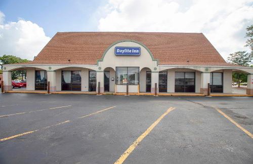 Elkhart Hotel | Hotel O Daylight Inn Elkhart I-90, IN