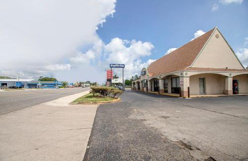 Elkhart Hotel | Hotel O Daylight Inn Elkhart I-90, IN