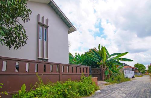 Pekanbaru Hotel | Hotel O Putri Guest House Syariah Near SPBU Rimbo Panjang