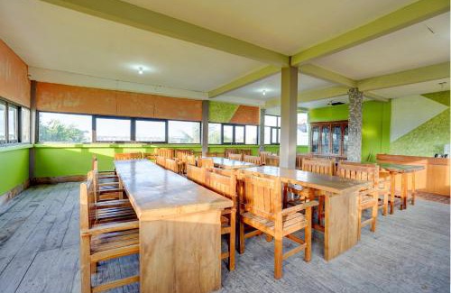 Bawean Island Hotel | Hotel O Sahabat Syariah Near Plasa Telkom Bawean