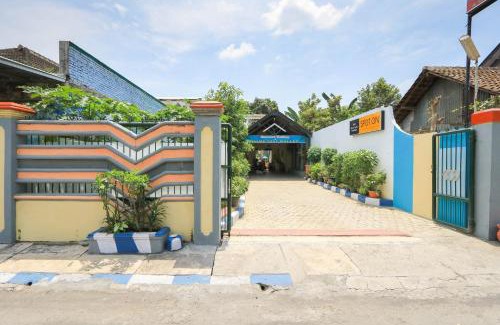 Lumajang Hotel | Hotel O Wallet Family Residence Syariah