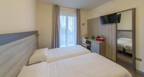 Folzano Hotel | Hotel Panineria Colombera Rossa