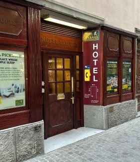 Lucerne Hotel | Hotel Pickwick and Pub "the room with a view"