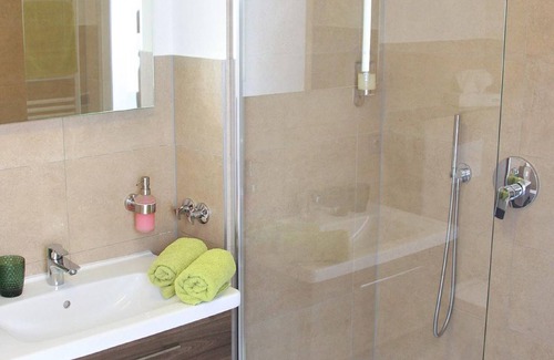 Moelln House | Hotel Quellenhof - Double room with shower, WC