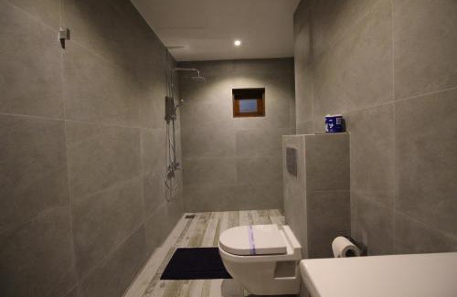 Thiranagama Hotel | Hotel Refresh Blue