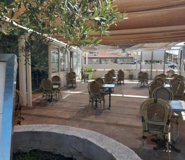 Fos-sur-Mer Hotel | Hotel Restaurant Calypso