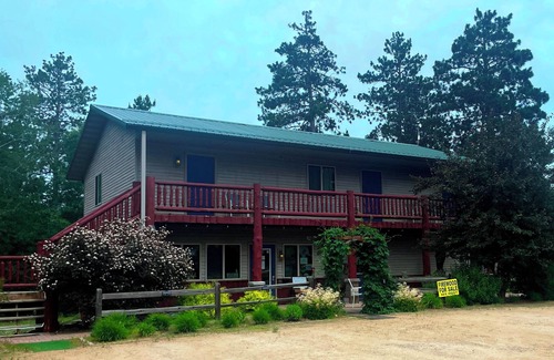 Jenkins Cabin | Hotel Room at Wildwedge RV Lodge