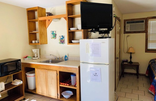 Milam Hotel | Hotel room with mini kitchen right on Toledo Bend Lake